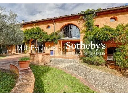 superbe ensemble immobilier avec piscines intérieure et extérieu