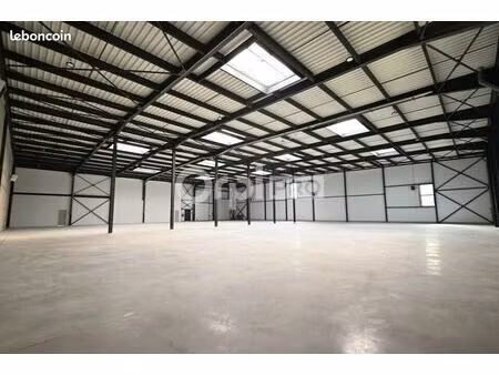 local d'activité 1 664 m²