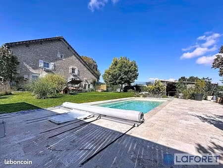 maison 5 pièces 220 m²
