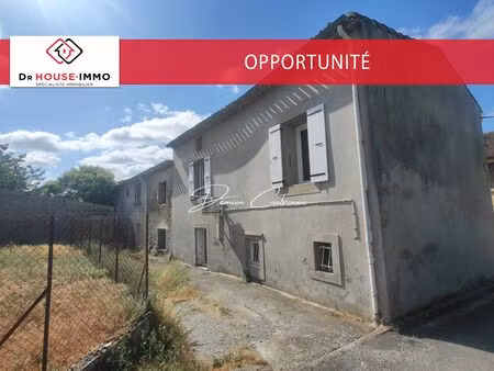 maison de village construite en pierre d'environ 111 m²  équipée de la fibre  de la clim  