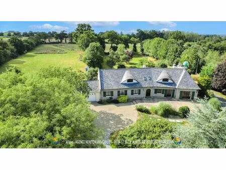 normandie. proche du mont saint michel. grande maison de campagne  4 acres  5 chambres en.