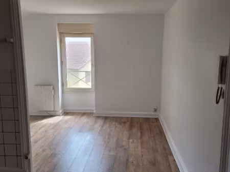 location appartement 2 pièces 33.8 m² à savigneux (42600)  410 €