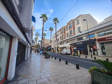 hyper centre antibes.local professionnel