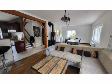 maison quatre chambres  dépendances et grand terrain