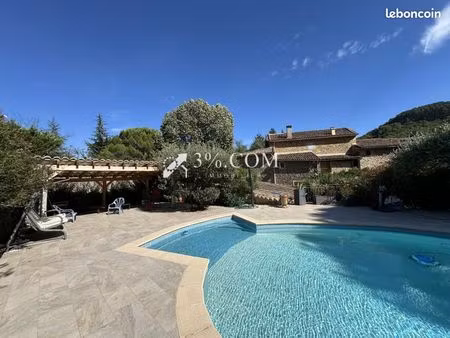 mas 9 pièces 242 m²