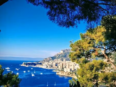sur la french riviera  propriété d’exception de 1500 m²  aux portes de la principauté de..