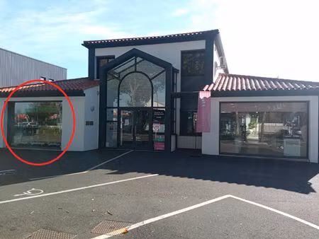 location local commercial  45.80m²  challans