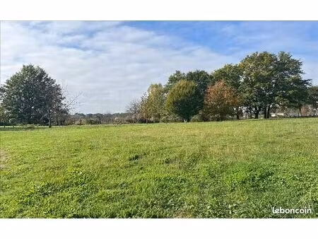 terrain 827 m² douzillac