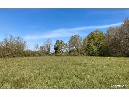 terrain 4 618 m² hautefort