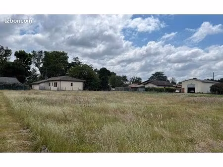 terrain 1 500 m² magescq