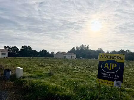vente terrain au poiré-sur-vie (85170) : à vendre / 338m² le poiré-sur-vie