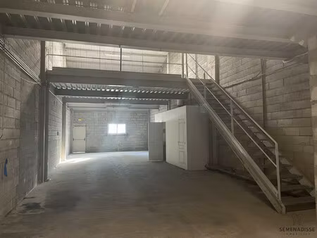 entrepot avec mezzanine de 200m² libre + local pro 70m² loué
