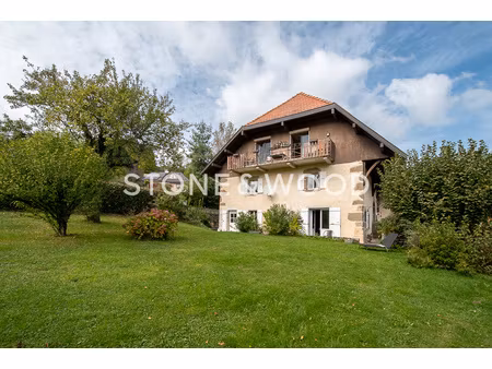 corps de ferme réhabilité à charvonnex avec terrain construc