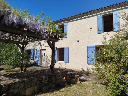 belle maison de campagne en pierre avec vue dégagée à 21 km