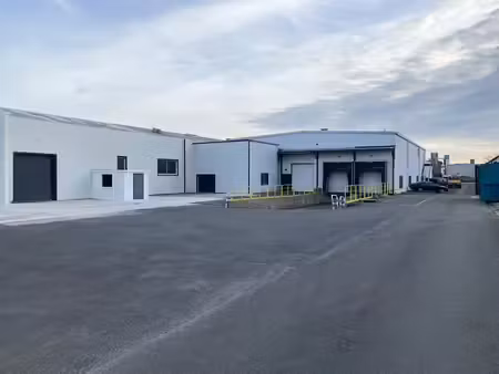 location local d'activités beaugency 1 890 m²