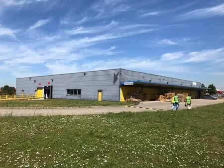 location local d'activités sevrey 2 600 m²