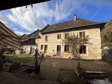 vente maison 6 pièces 288 m2 à groslée-saint-benoit