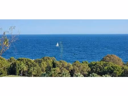 villa à raser sur beau terrain de 2 400 m²