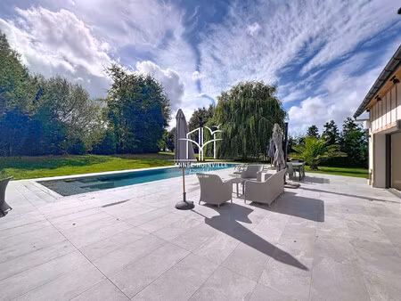 propriété avec dépendance et piscine