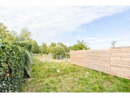 ruime gezinswoning met fijne tuin en mogelijkheid tot vijf slaapkamers