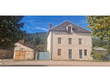 vente propriété 7 pièces 230 m² à lucenay-l'evêque (71540)  220 000 €