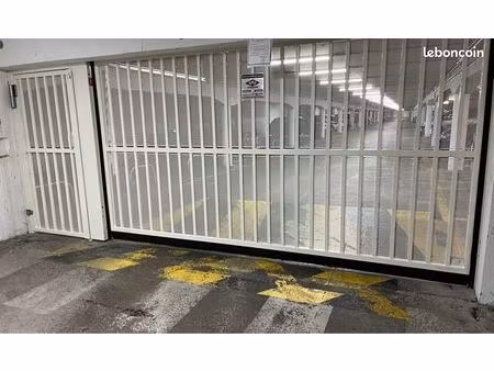 place de parking souterrain sécurisé