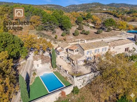 a voir ! bastide en pierres à proximité de gordes - avec gîte indépendant - piscine