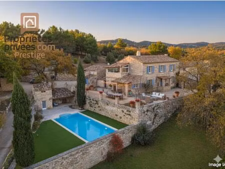 bastide en pierres à proximité de gordes - avec gîte indépendant - piscine