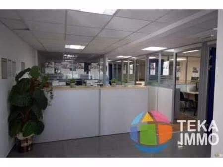 local de bureau entièrement aménagé de 126m2 à louer dans le centre-ville de saint-andré  