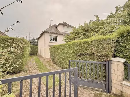 maison saine à moderniser – 5 chambres  jardin  sous-sol – quartier résidentiel