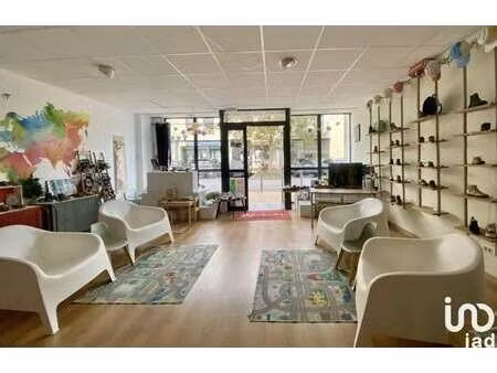 vente bureaux et commerces à saint-médard-en-jalles (33160) : à vendre / 56m² saint-médard
