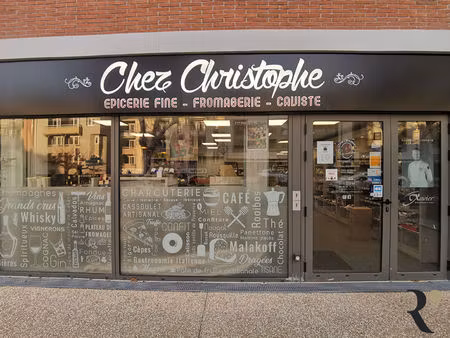 local commercial castanet tolosan 122 m2 avec deux places de parking