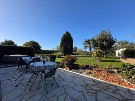 châteauneuf sur sarthe - maison 112m² - 5 pièces - terrain 1288m²