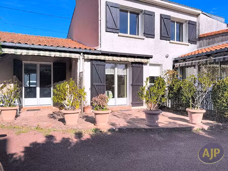 maison la planche 7 pièce(s) 208 m2