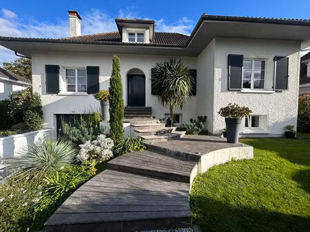 vente maison 7 pièces 220m2 pau 64000 - 630000 € - surface privée