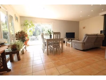 maison avec garage sur terrain de 750 m²