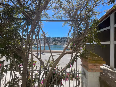 ** sur le port ** maison ** 83430 saint mandrier **