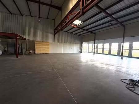 location local commercial