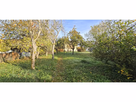 terrain constructible au calme cadre verdoyant et recherch
