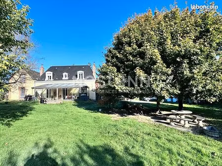 maison 8 pièces 196 m²