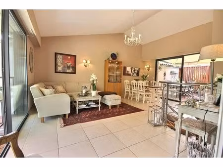 valbonne maison jumelée dans un domain avec piscine