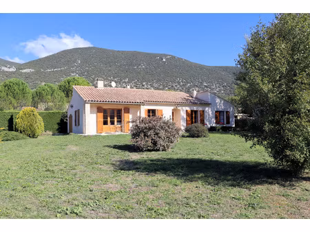 villa de 112 m² à rustrel