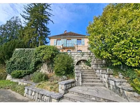 demeure avec 7 chambres et une piscine