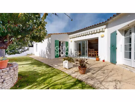 maison de plain-pied à ars-en-ré ? en plein centre  au calme