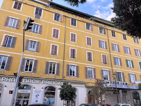 location locaux professionnels 91 m² à ajaccio (20000)  1 237 €