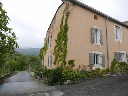 maison de charme et grand jardin en bord de rivière  au coeur des corbières audoises