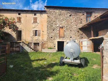 maison 10 pièces 1020 m²