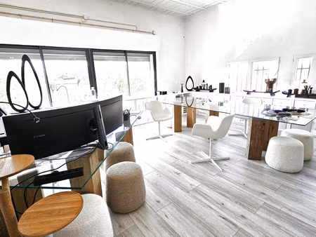 à louer local commercial mougins 300 m2.