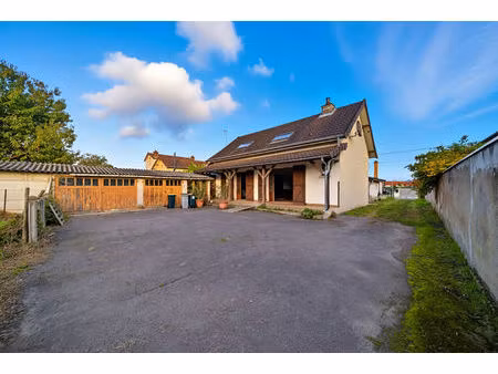 maison à rafraichir à chalon sur saône de 140 m² avec 5 chambres  dépendances et terrain