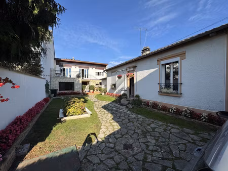 st maur des fossés 2 pavillons sur 258m2 de terrain